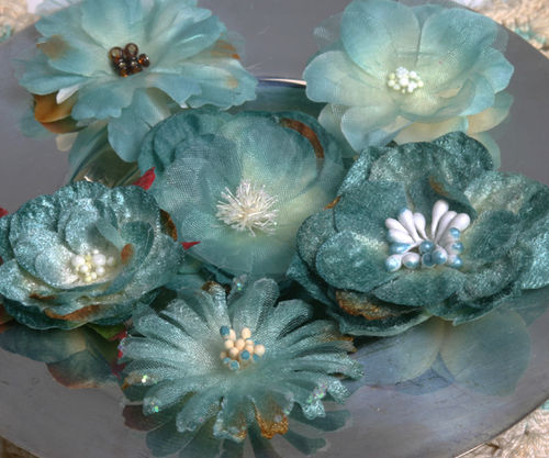 Petaloo Chantilly Mixed Blooms Blue/Green